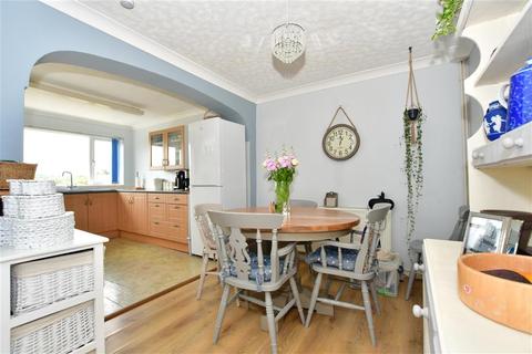 29 Castlefields, Istead Rise, Gravesend, DA13 9EJ