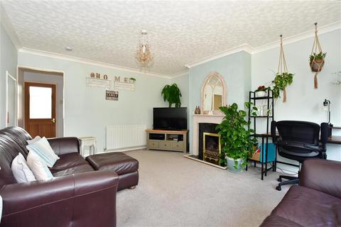 29 Castlefields, Istead Rise, Gravesend, DA13 9EJ