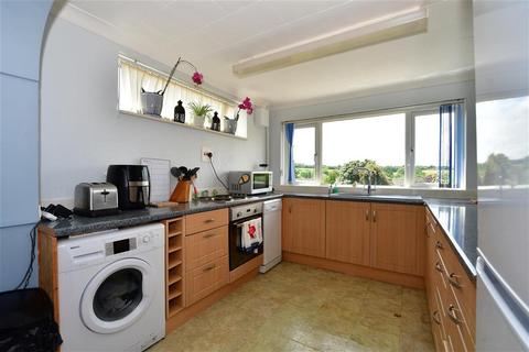 29 Castlefields, Istead Rise, Gravesend, DA13 9EJ