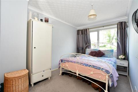 29 Castlefields, Istead Rise, Gravesend, DA13 9EJ