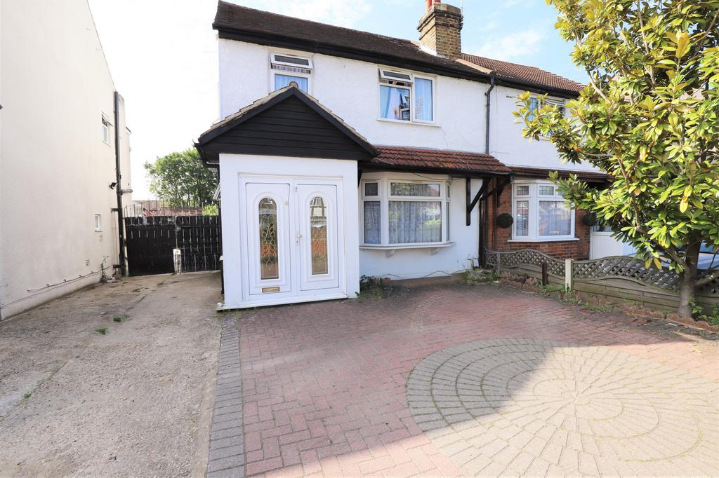 Yeading Lane, Hayes, Greater London, UB4 3 bed semidetached house £