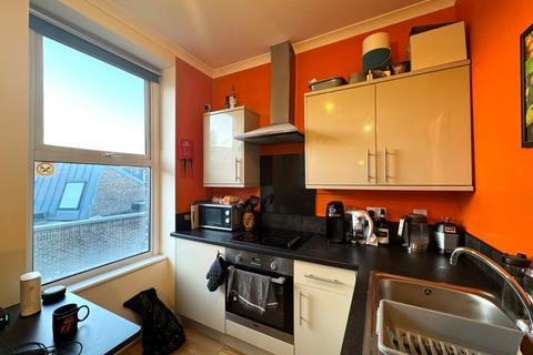 Studio to rent, Hornsey Road, Archway