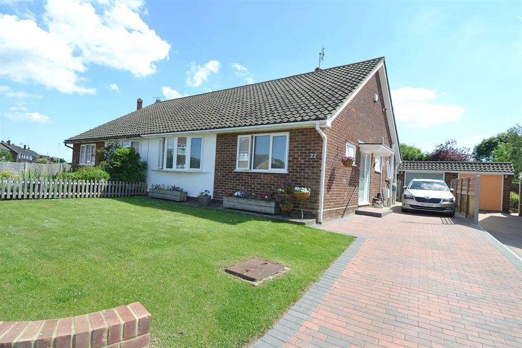 Summerfield Avenue, Tankerton, Whitstable 2 bed semidetached bungalow