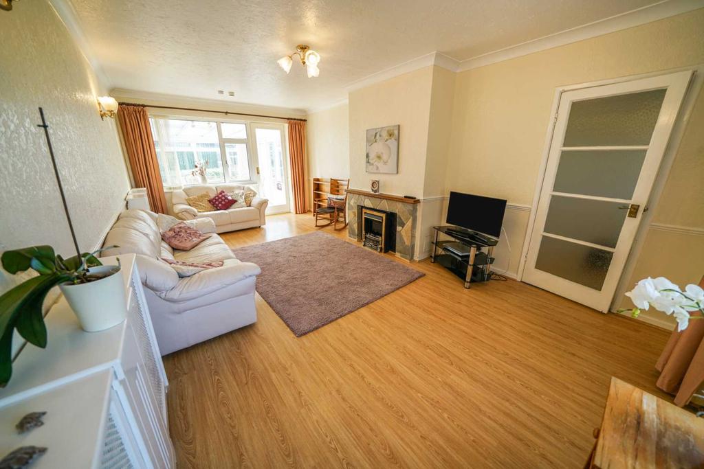 Marine Drive, Selsey 2 bed detached bungalow £365,000
