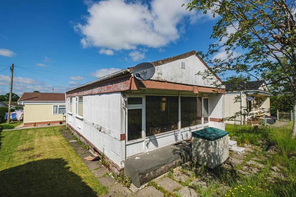 Howey, Llandrindod Wells, LD1 5PU 2 bed mobile home for sale £16,000