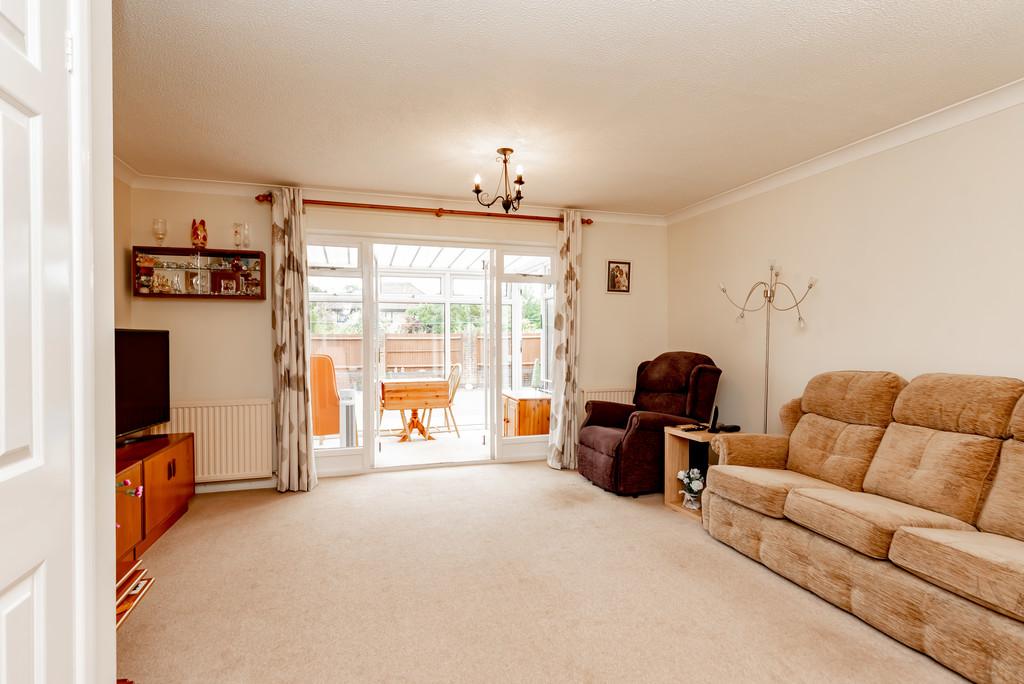 Albert Road, Bagshot 3 bed link detached house £480,000