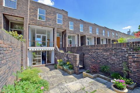 4 bedroom terraced house to rent, Portland Terrace, The Green