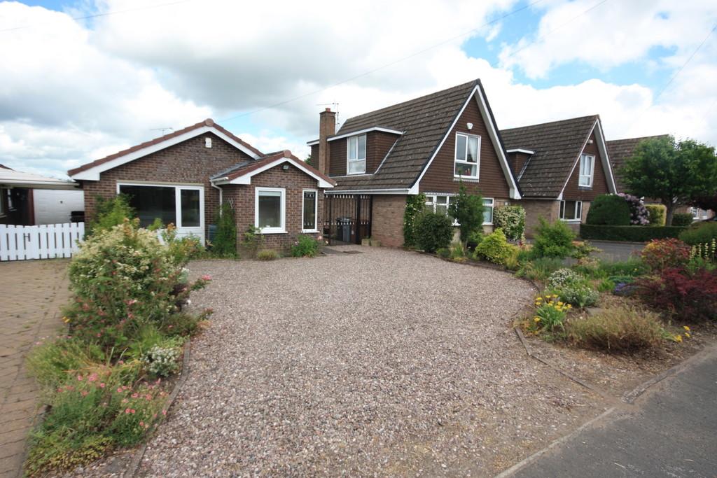 Sandbach Road, Church Lawton... 3 bed detached bungalow £200,000