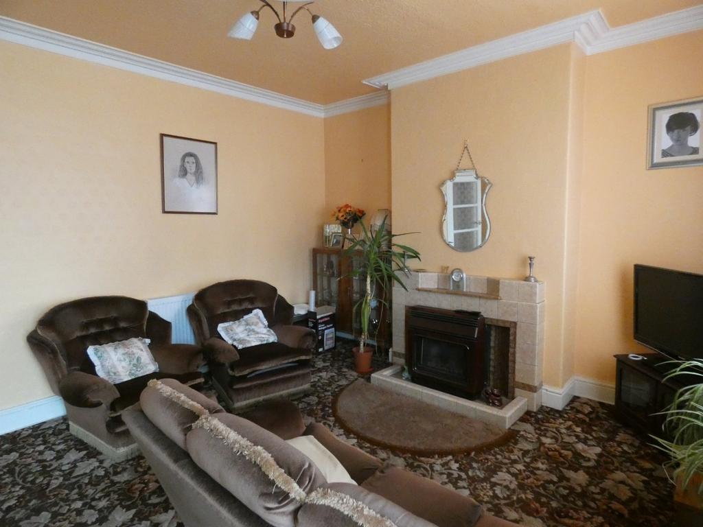 Vine Street, Cleckheaton, BD19 2 bed terraced house £95,000