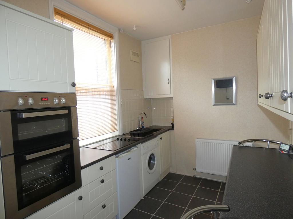 Vine Street, Cleckheaton, BD19 2 bed terraced house £95,000