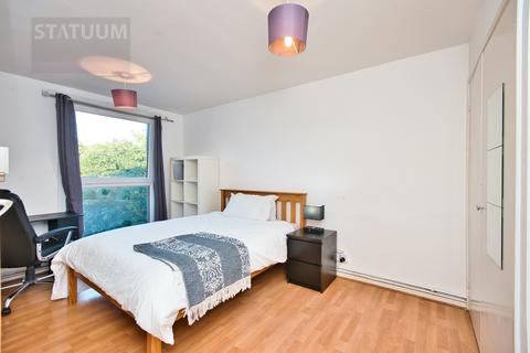 4 bedroom maisonette to rent, Solebay St, Off Mile End Road, London, E1