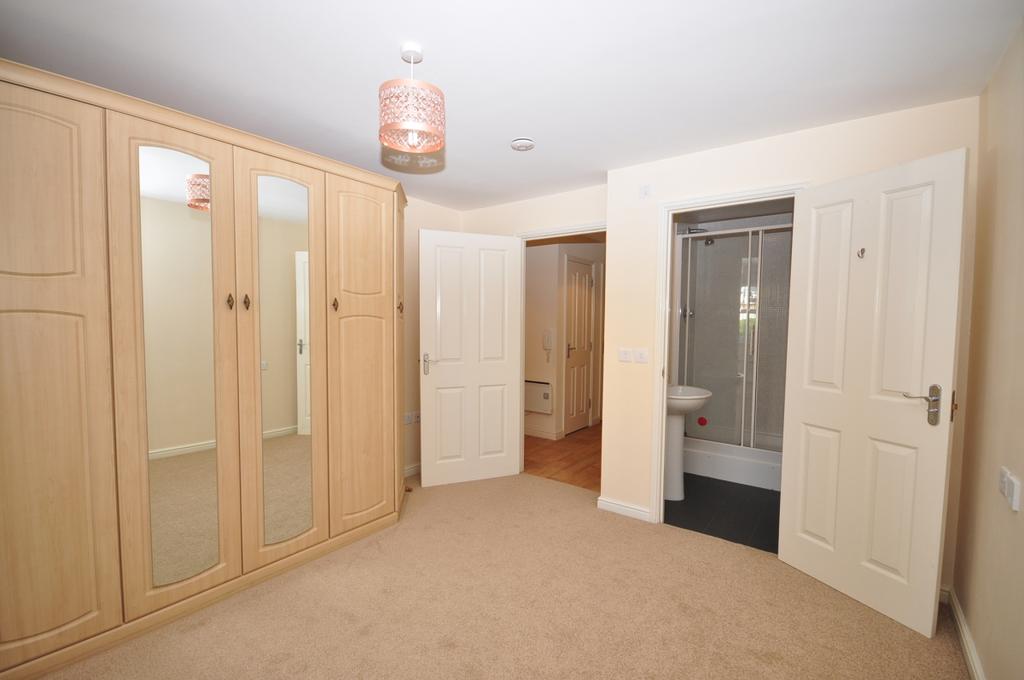 Little Hackets Havant PO9 2 bed ground floor flat £800 pcm (£185 pw)
