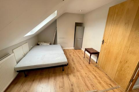 1 bedroom flat to rent, Unwin Avenue, FELTHAM, Greater London, TW14