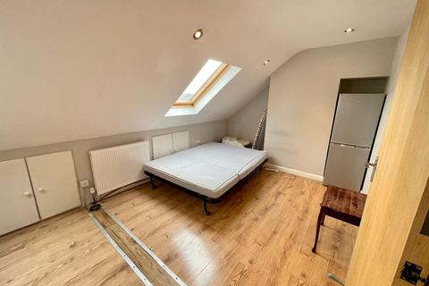 1 bedroom flat to rent, Unwin Avenue, FELTHAM, Greater London, TW14