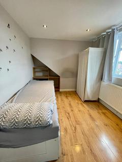 1 bedroom flat to rent, Unwin Avenue, FELTHAM, Greater London, TW14
