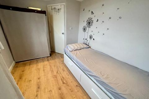 1 bedroom flat to rent, Unwin Avenue, FELTHAM, Greater London, TW14