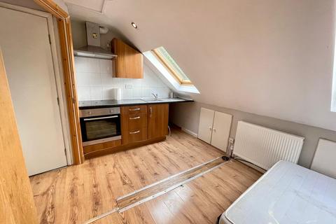 1 bedroom flat to rent, Unwin Avenue, FELTHAM, Greater London, TW14