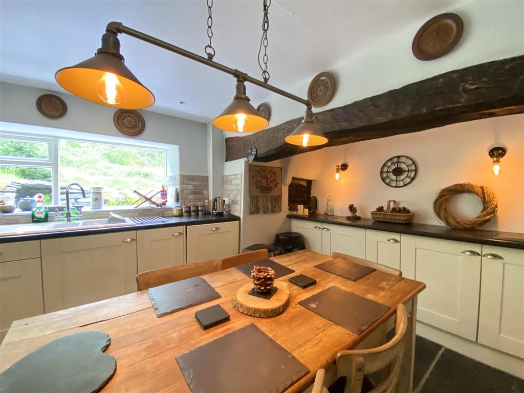Brwyno kitchen pic 2.jpg