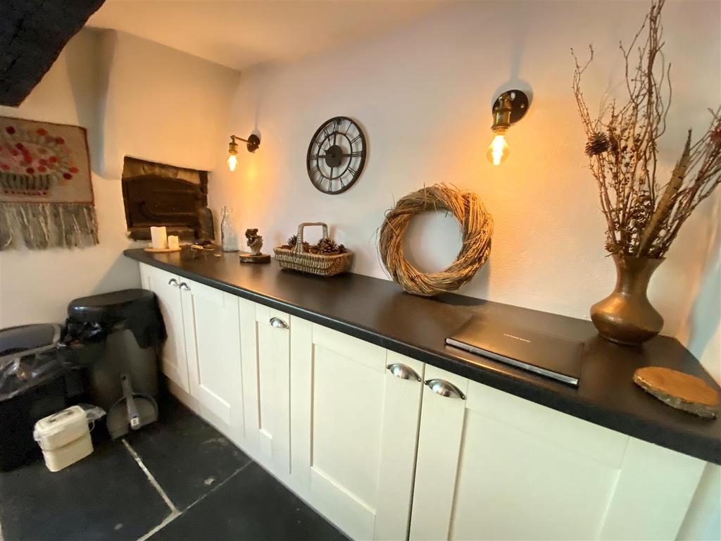 Brwyno kitchen pic 3.jpg