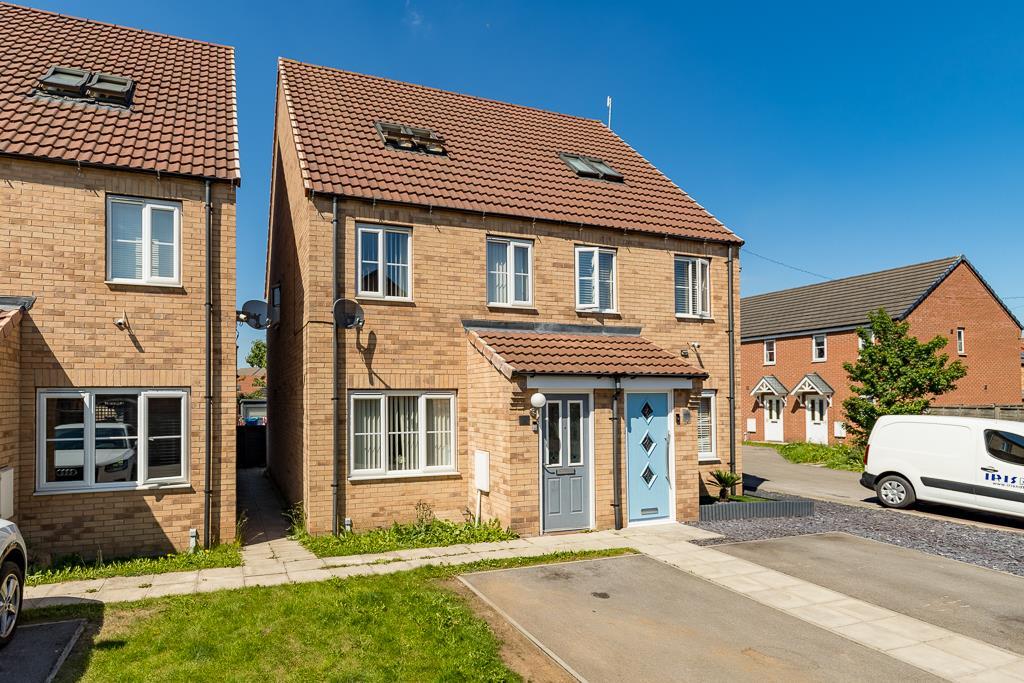 Plover Way, Lakeside, Scunthorpe 3 bed semidetached house £150,000