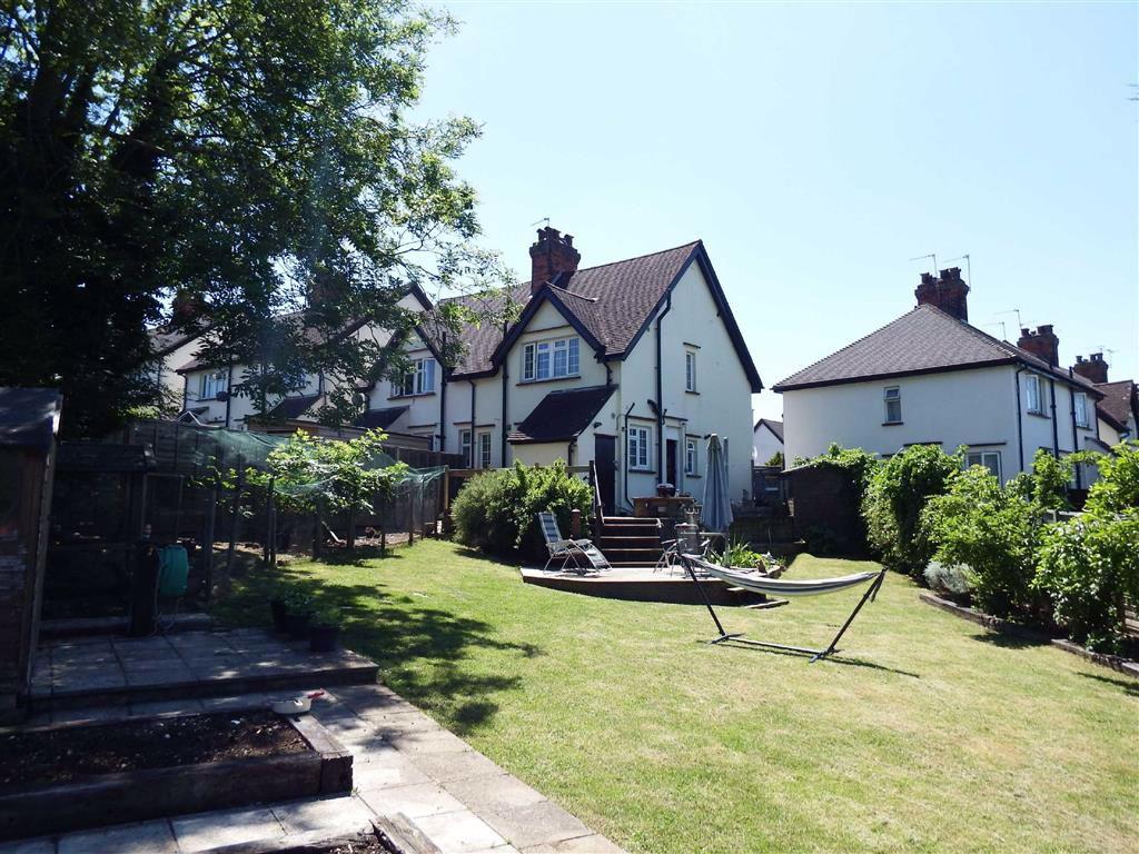 Ellis Avenue, Stevenage... 2 bed semidetached house £350,000