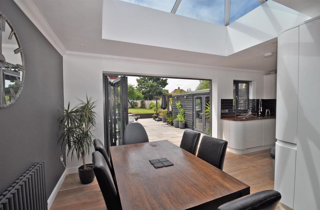 Hawks Road, Hailsham 2 bed semidetached bungalow £299,950