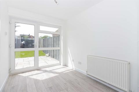 21 Coleridge Close, Goring By Sea, Worthing, BN12 6LD