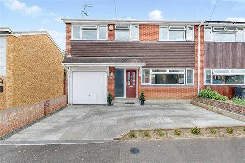 5 Briar Close, Hockley, SS5 4HD