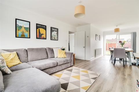 5 Briar Close, Hockley, SS5 4HD