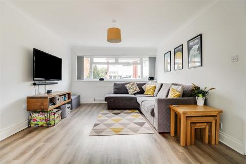 5 Briar Close, Hockley, SS5 4HD