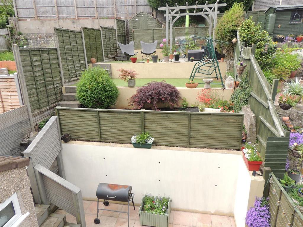 Jeffries Hill Bottom, St Bristol 3 bed terraced house £300,000