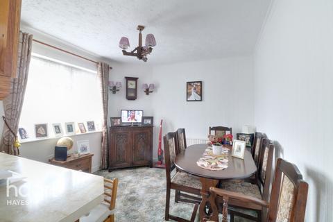 68 Adelphi Crescent, Hayes, UB4 8NB