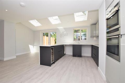 139 Warren Drive, Crawley, RH11 0DH