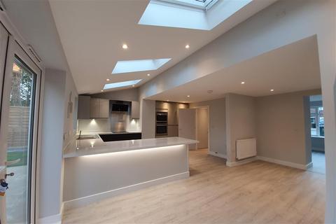 139 Warren Drive, Crawley, RH11 0DH