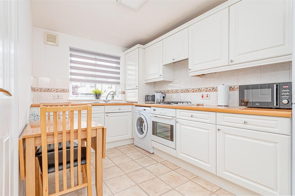 Brown Court, Grangemouth 2 bed flat £105,000