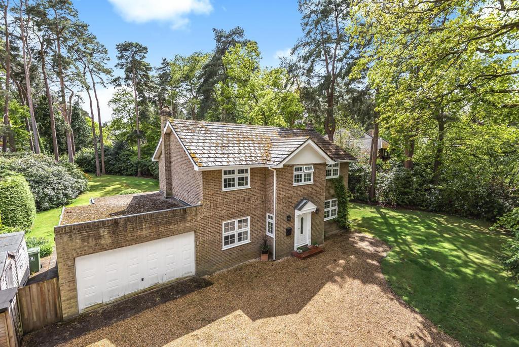Holly Bank Road, Hook Heath, GU22 4 bed detached house for sale £