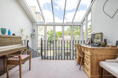 17 Aspley Road, London, SW18 2DB