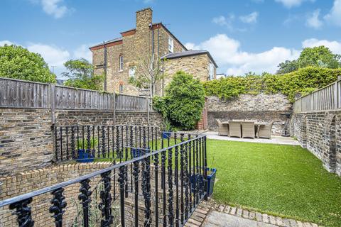17 Aspley Road, London, SW18 2DB