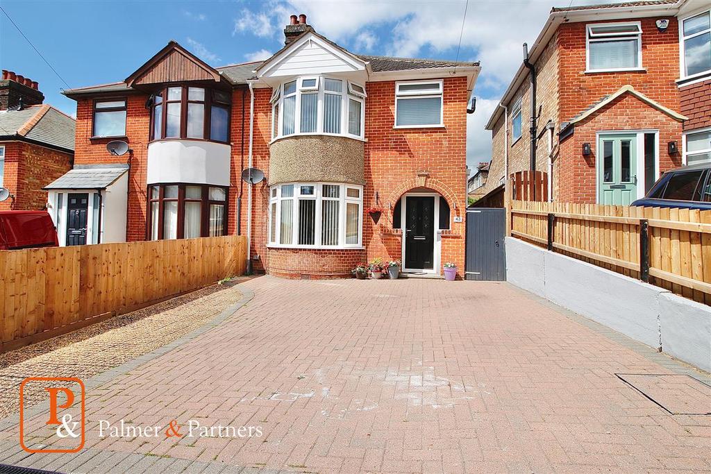 Pine View Road, Ipswich 3 bed semidetached house £300,000