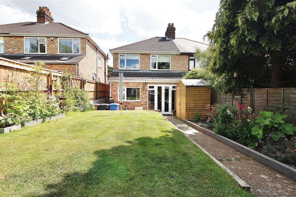 Pine View Road, Ipswich 3 bed semidetached house £300,000