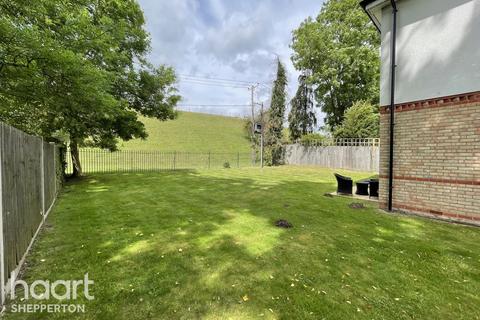 5 Andrews Gate, Shepperton, TW17 0AP
