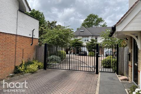 5 Andrews Gate, Shepperton, TW17 0AP