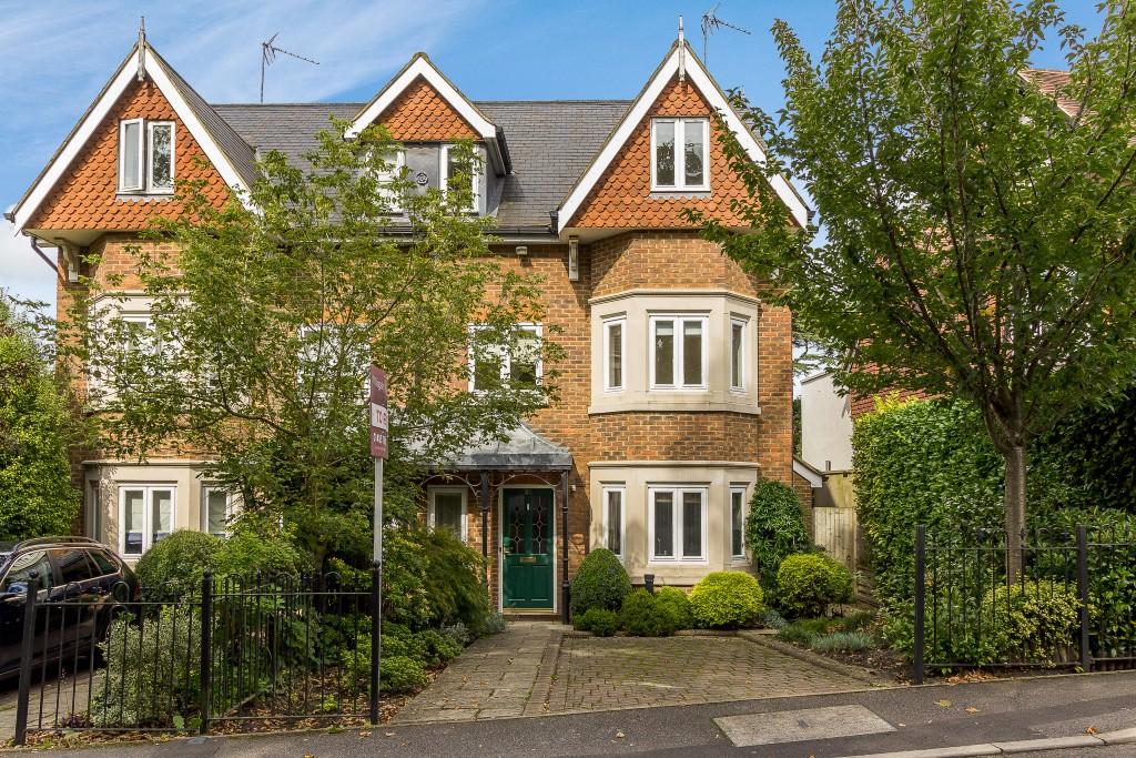 Pine Grove, Weybridge, KT13 4 bed semidetached house £925,000