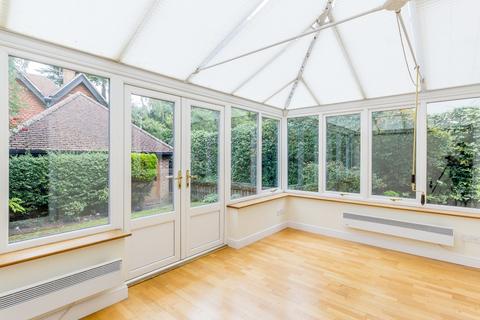 24 Pine Grove, Weybridge, KT13 9AW