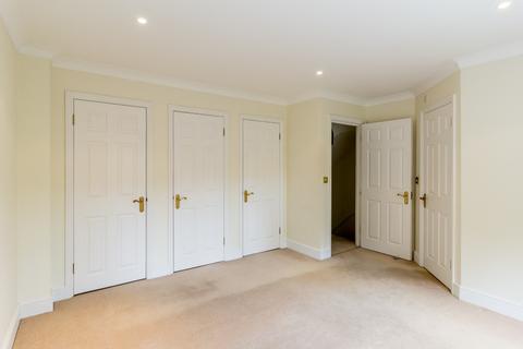 24 Pine Grove, Weybridge, KT13 9AW