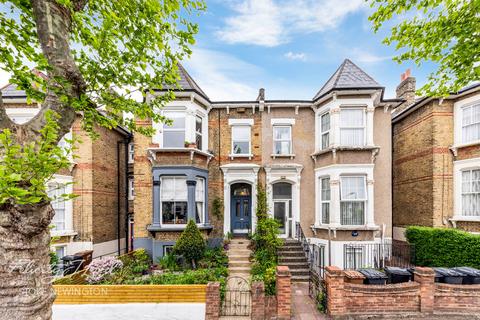 21b Osbaldeston Road, London, N16 7DJ