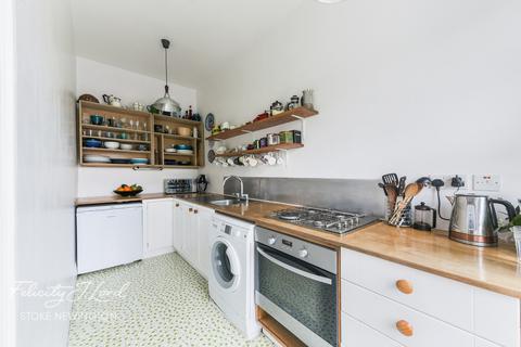 21b Osbaldeston Road, London, N16 7DJ