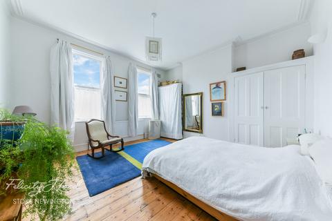 21b Osbaldeston Road, London, N16 7DJ