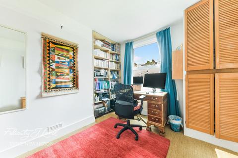 21b Osbaldeston Road, London, N16 7DJ