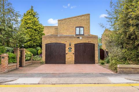 1 Moat End, Southend-on-sea, SS1 3QA